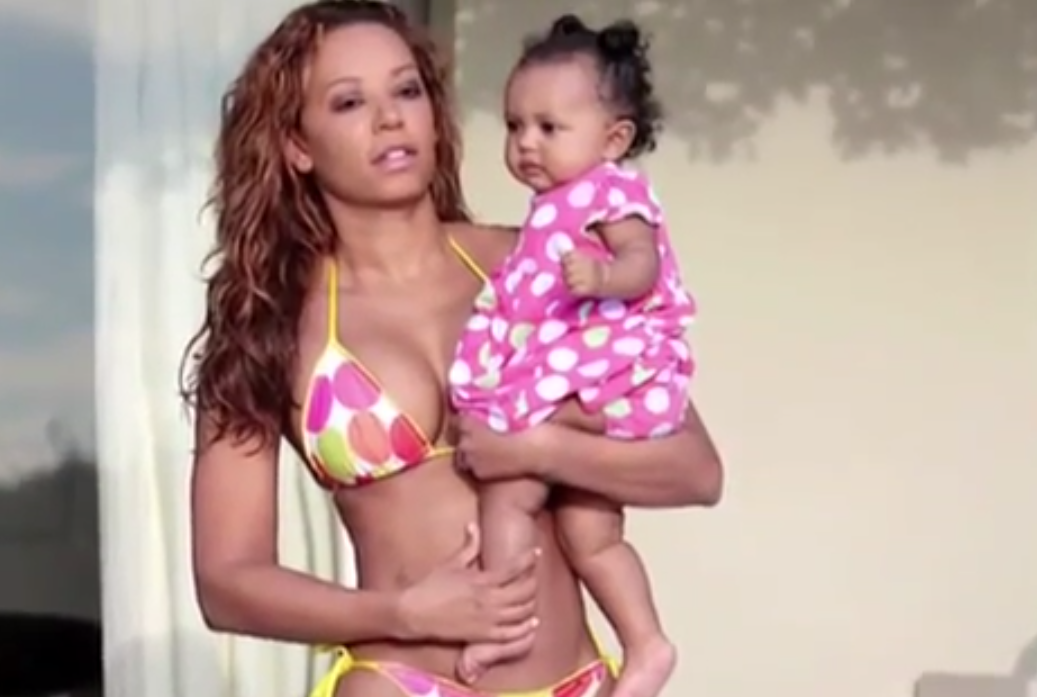 Mel B poolhänger tillsammans med dottern. Mel har aldrig sett fräschare ut. Mel B poolhänger tillsammans med dottern. Mel har aldrig sett fräschare ut.